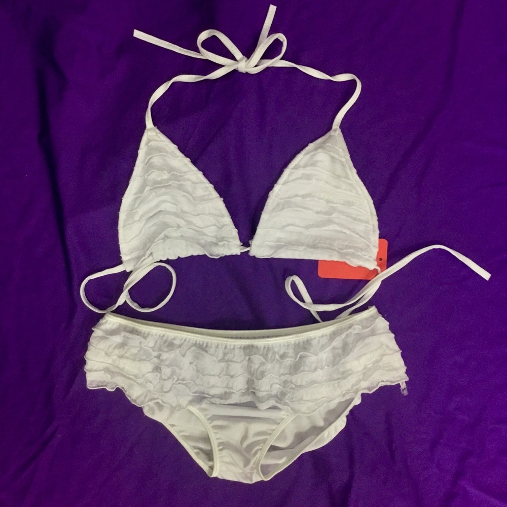 White ruffle Two-piece swimsuit